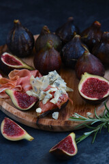 figs cheese with mold and jamon