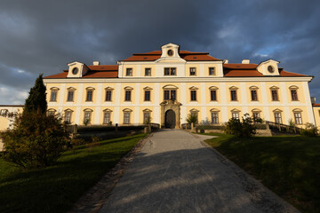 Fototapeta premium Baroque castle at sunset