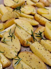 Kartoffelspalten mit Rosmarien