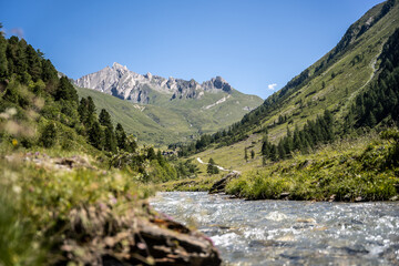 Fototapeta na wymiar Wandern im Ahrntal in Südtirol
