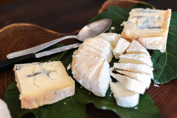 The mixed cheeses wooden plate, a tradition in the italian aperitif.