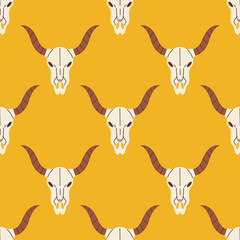 Naklejka premium Vector western seamless pattern with cow skull. Buffalo skull on yellow background. Wild west concept.
