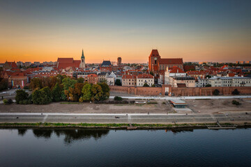 Obraz premium Architecture of the old town in Torun at sunset, Poland.