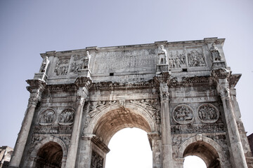 Fototapeta na wymiar An ancient arch in Roma