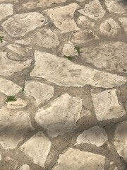 Primer plano de un muro de piedra rugoso