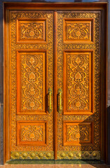 Fototapeta na wymiar carved wooden door with ornaments in traditional Uzbek style (National Park of Uzbekistan named after Alisher Navoi in Tashkent)