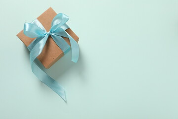 Obraz na płótnie Canvas gift box with ribbon
