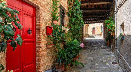 Scenic sight in the small village of Scrofiano, near Sinalunga. Province of Siena, Tuscany, Italy. - obrazy, fototapety, plakaty