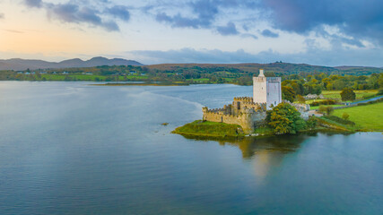Fototapeta na wymiar Ireland view of the castle on the bay