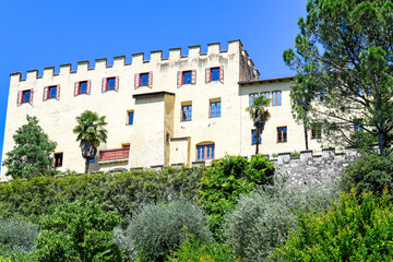 Fototapeta na wymiar Schloss Trauttmansdorff in Meran, Südtirol (Italien)