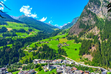 Fototapeta na wymiar Moos in Passeier(Moso in Passiria) in Passeier in Südtirol