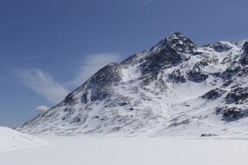 Fototapeta na wymiar montañas de suiza