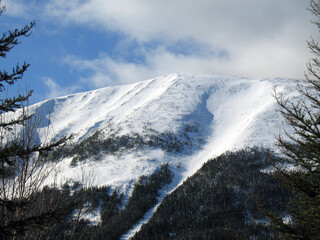 montagne enneigée