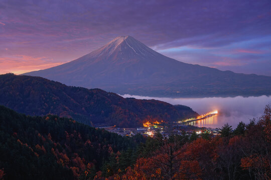 View of Mount Fuji from Chureito Pagoda, Arakurayama Sengen Park, Yamanashi, Japan