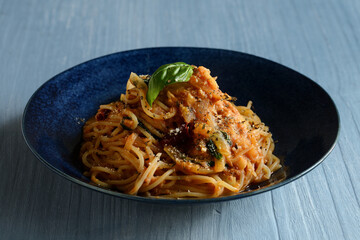 ツナとトマトソースのパスタ