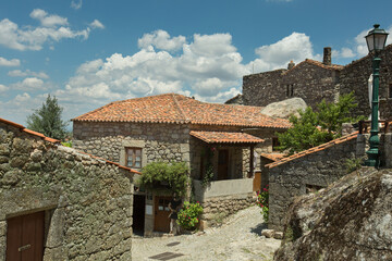 Fototapeta na wymiar monsanto portugal castillo medieval 