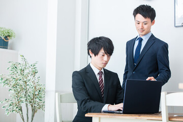 Obraz premium Ludzie biznesu pracujący w biurze