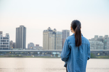 Fototapeta na wymiar Woman enjoy view of Taipei city