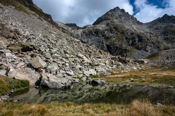 Paysage de montagne autour du lac Nire dans le Parc National du Mercantour en été en France dans les Alpes-Maritimes