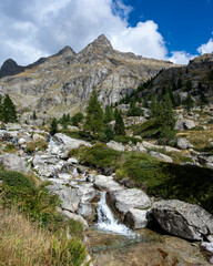 Fototapeta na wymiar Paysage montagnard du Massif du Mercantour autour de la vallée de la Gordolasque en France dans les Alpes-Maritimes