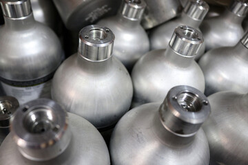 Cylindrical tube in chrome color, can be used to store drinks, wine, beer and even chemicals