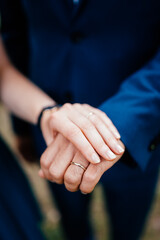 Ehepaar Hände frisch verheiratet