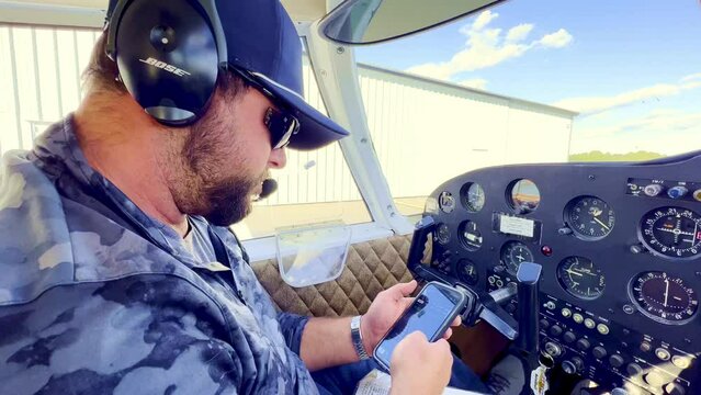 private pilot used aviation app on smart phone during preflight inspection of piper cherokee 180 prior to flight