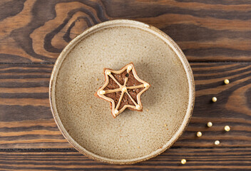 Vegan gingerbread in the form of a Star of David with aquafaba glaze. Gluten, lactose and sugar free.