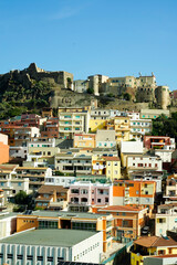 Il borgo medievale di Castel Sardo affacciato sullo spettacolare mare della Sardegna. Sardegna,...