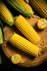 Fresh corn on cutting board. - 660989618