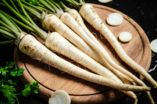 Fresh parsley root .