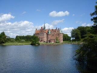 Obraz premium Egeskov Slot castle on the lake, Syddanmark, Denmark, June 2006