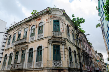 Fototapeta na wymiar View of the facade of old buildings in the Comercio neighborhood in the city of Salvador in Bahia.