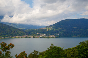 Fototapeta na wymiar view of Lake Caldonazzo north of Italy.