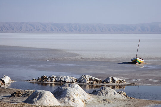 View on a Chott El Jerid endorheic salt lake in southern Tunisia