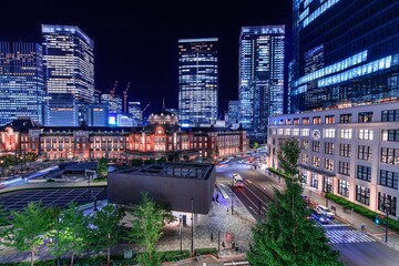 Fototapeta na wymiar 東京駅と高層ビル群の夜景（クール調）