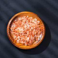 Fine-grain pink Himalayan salt and crystals - Text space