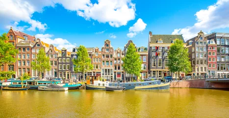 Schilderijen op glas Amsterdam city skyline, colorful dancing houses over Singel canal, Netherlands © Arcady