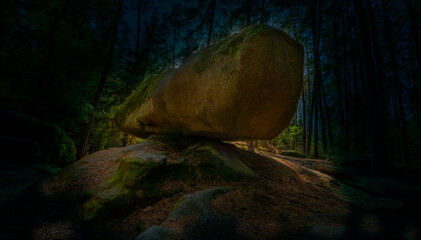Obraz premium mythical stone giants and viklas and granit rockformation in Blockheide, natural reserve near Gmünd, Austria