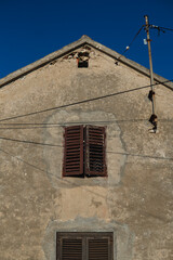 Fototapeta na wymiar wooden window in the facade of old building
