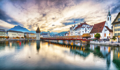 Fototapeta na wymiar Breathtaking historic city center of Lucerne with famous buildings and old wooden Chapel Bridge (Kapellbrucke)