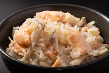 鮭ハラスと舞茸の炊き込みご飯