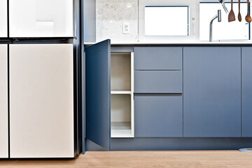 Fototapeta premium Kitchen cabinets should be high at the top and bottom to make it easier to store items