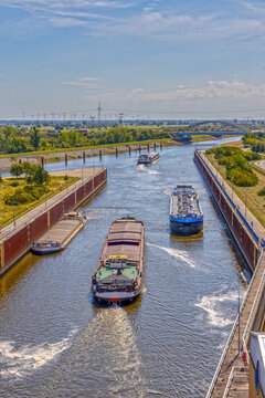 Wasserstra&szlig;enkreuz Magdeburg Elbe Binnenschifffahrt