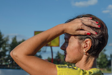 Courage Beyond Sound: Woman with Hearing Aid Dominates the Basketball Court