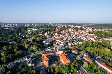 Fototapeta na wymiar Miasto Wodzisław Śląski na Śląsku w Polsce, panorama jesienią z lotu ptaka w bezchmurny dzień