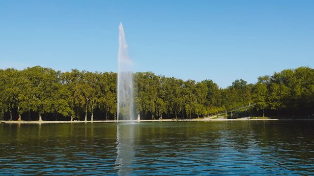 Octogone Pool and fountain in public Departemental Parc de Sceaux - Hauts-de-Seine, France.