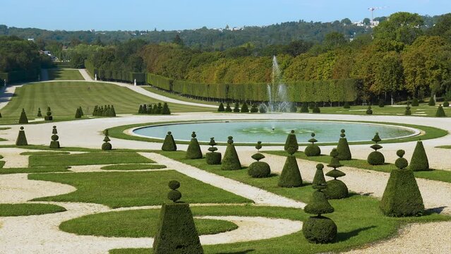 Plaine des 4 statues in public Departemental Parc de Sceaux - Hauts-de-Seine, France.