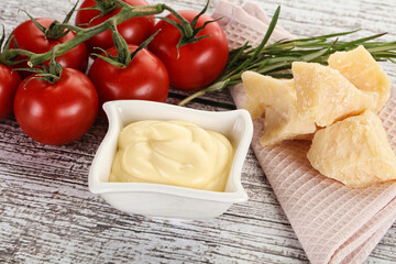 Cheese sauce in the bowl