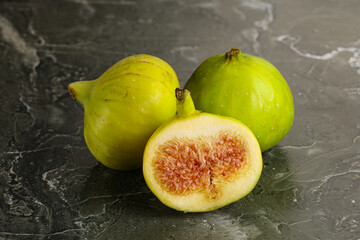 Ripe sweet juicy green fig heap